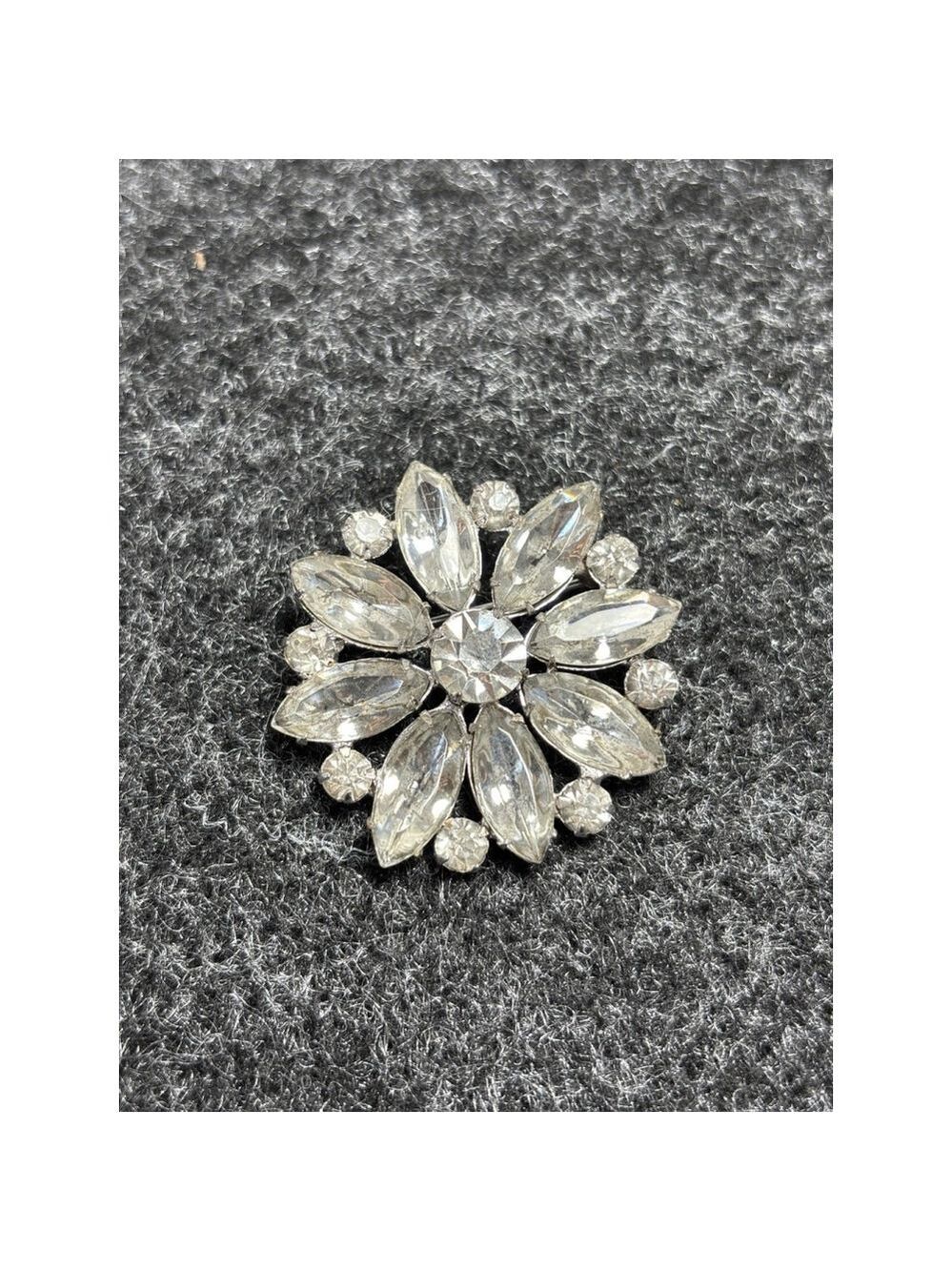 VINTAGE SILVERTONE CRYSTALS FLORAL BROOCH PIN with clip on earrings - Picture 7 of 13